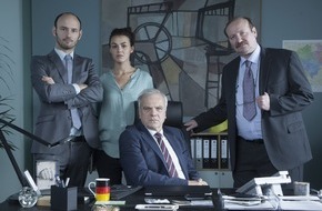 ZDF: Mitten im politischen Haifischbecken Berlin/ Vierteilige Polit-Satire "Eichwald, MdB" im ZDF (FOTO)