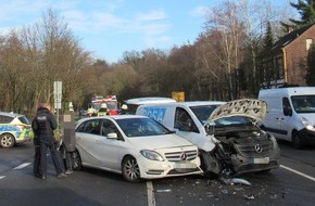 Polizei Mettmann: POL-ME: 85-jähriger Beifahrer bei Verkehrsunfall schwer verletzt - Erkrath - 2301065