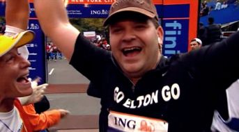 BRAINPOOL TV GmbH: Riesen Kämpferherz: Elton schafft den New York Marathon!