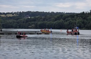 Feuerwehr Essen: FW-E: Kleidungsst&uuml;cke am Ruhrufer l&ouml;sen umfangreichen Wasserrettungseinsatz aus