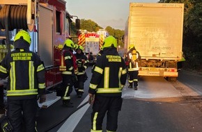 Feuerwehr Bergheim: FW Bergheim: LKW brennt auf Autobahn 61 Heißgelaufene Bremse an LKW-Anhänger - Einspurige Sperrung