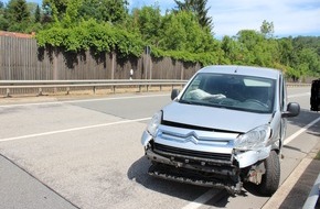 Polizeidirektion Kaiserslautern: POL-PDKL: Unfallflucht nach Vorfahrtverletzung
Presseaufruf