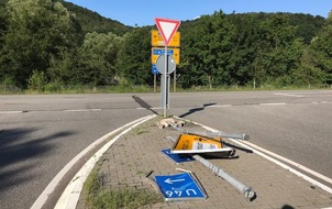 Polizeipräsidium Westpfalz: POL-PPWP: Unfallflucht: Wem ist ein beschädigtes Auto aufgefallen?