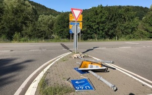 Polizeipräsidium Westpfalz: POL-PPWP: Unfallflucht: Wem ist ein beschädigtes Auto aufgefallen?