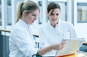 Asklepios Kliniken GmbH & Co. KGaA: Asklepios Kliniken behandeln 2012 mehr Patienten / Investitionen in Qualität der medizinischen Versorgung (BILD)