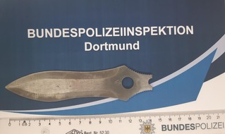 Bundespolizeidirektion Sankt Augustin: BPOL NRW: Faustmesser und Drogen - Bundespolizisten stellen 19-Jährigen nachts im Bahnhof