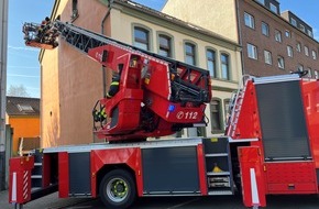 Feuerwehr Oberhausen: FW-OB: Verletzten Mieter über Drehleiter gerettet