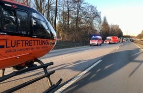 Feuerwehr Bottrop: FW-BOT: Schwerer Verkehrsunfall auf BAB 42, Gasgeruch und Rauchmelder