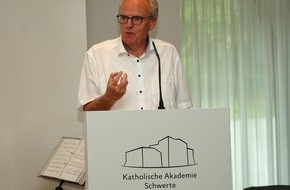 Erzbistum Paderborn: „Heiliger Vater, retten Sie uns“ - Kirchenhistoriker Prof. Dr. Dr. hc. Hubert Wolf und Dr. Barbara Schüler stellen beim Gründungsfest der Katholischen Akademie Schwerte ihre Forschungen in den Vatikan-Archiven vor