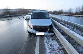 Polizeidirektion Wittlich: POL-PDWIL: Verkehrsunfall auf winterglatter Fahrbahn