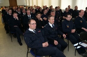 Verband der Feuerwehren im Kreis Paderborn: FW-PB: Pro Woche ein Dienstunfall bei den Feuerwehren

/Fortbildung für Führungskräfte zum Thema Sicherheit und Taktik im Feuerwehrdienst in der Kreisfeuerwehrzentrale