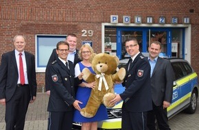 Polizeiinspektion Leer/Emden: POL-LER: ++ Teddybären für Kinder in Not: Fast 300 Tröstebären für die Einsatzfahrzeuge der Polizeiinspektionen Leer/Emden und Emsland/Grafschaft Bentheim++