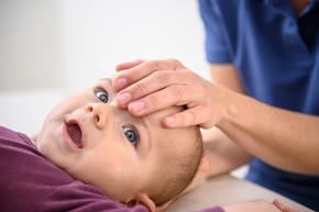 [PM] Osteopathie für Babys: Ein Schlüssel zu besserem Schlaf?