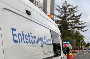 Feuerwehr Dortmund: FW-DO: Gasausströmung in Dortmund-Hörde - Zwei Bauarbeiter bewusstlos in Baugrube