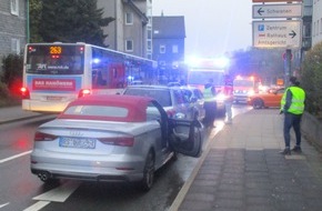 Polizei Rheinisch-Bergischer Kreis: POL-RBK: Wermelskirchen - Schwerer Auffahrunfall