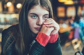 DAK-Gesundheit: Pandemie & Psyche: Teenager-Mädchen in Brandenburg leiden besonders
