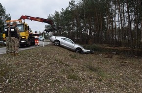 Polizeidirektion Kaiserslautern: POL-PDKL: Verwechselung von Bremspedal mit Gaspedal endet folgenschwer in den Bäumen