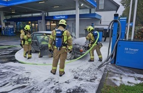 Polizei Mettmann: POL-ME: Feuer an gasbetriebenem PKW auf einem Tankstellengelände - Ratingen - 1910073