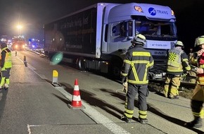 Feuerwehr Solingen: FW-SG: Schwerer Lkw-Unfall im Autobahnkreuz Hilden