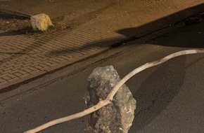Landespolizeiinspektion Erfurt: LPI-EF: Zeugenaufruf nach gef&auml;hrlichem Eingriff in den Stra&szlig;enverkehr