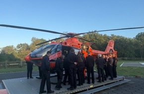 Freiwillige Feuerwehr H&uuml;nxe: FW H&uuml;nxe: Austausch mit der Luftrettung: Einheit H&uuml;nxe zu Besuch in Duisburg