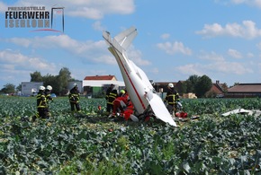 FW-MK: Flugzeugabsturz in Sümmern - zwei Schwerverletzte