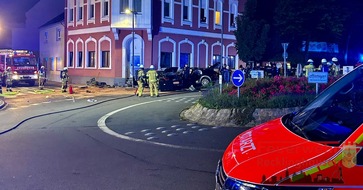 Feuerwehr Recklinghausen: FW-RE: Verkehrsunfall - eine Person tödlich verunglückt, sechs Schwerverletzte