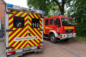 FW Flotwedel: PKW landet im Mühlengraben - Zwei Personen in Fahrzeug eingeschlossen
