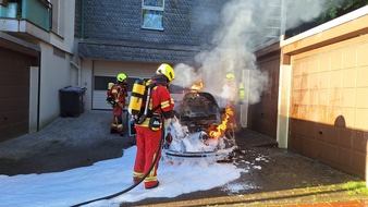 FW-Velbert: Brand eines VW-Käfers in Velbert-Langenberg