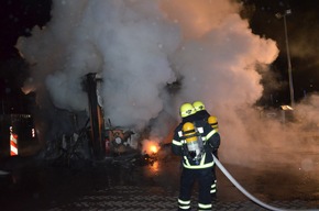 FW-RD: Feuer beim Abfallwirtschaftshof sorgte für eine große Rauchentwicklung In der St. Peter-Ording-Str., in Rendsburg, kam es gestern (13.03.2020) zu einem Feuer eines Bürocontainers.
