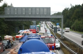 Polizeiinspektion Harburg: POL-WL: Verkehrsunfall mit mehreren Fahrzeugen und 5 Verletzten führt zu Vollsperrung und kilometerlangem Stau