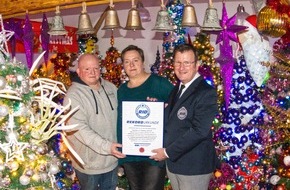 REKORD-INSTITUT für DEUTSCHLAND: Weltrekord zur Vorweihnachtszeit – die »Weihnachts-Ultras«, Familie Jeromin aus Rinteln (D), verbessern RID-Weltrekord