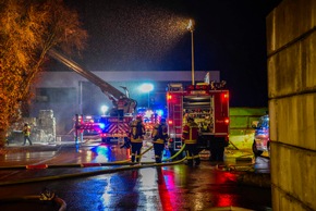 KFV-CW: Großbrand in Wohnhaus in Simmozheim - Hoher Sachschaden - Keine Verletzten (FOTO)