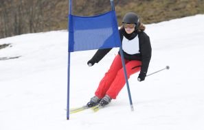 HUK-COBURG: Tipps für den Alltag: Zu Weihnachten auf die Ski-Piste / Vorsorge hilft: Vor Reisebeginn an Auslandsreise-Krankenversicherung denken