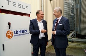 LichtBlick SE: Tradition trifft Innovation: LichtBlick installiert Großbatterie Tesla Powerpack bei Schlüter & Maack