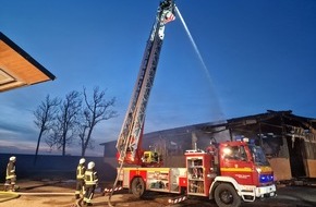 Kreisfeuerwehrverband Rendsburg-Eckernförde: FW-RD: Großfeuer in Thumby - 150 Einsatzkräfte konnten ein übergreifen auf weitere Gebäude verhindern
