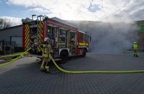 Feuerwehr Gemeinde Rheurdt: FW Rheurdt: Alarm im Schaephuysener Gewerbegebiet: Feuerwehr Rheurdt probt bei agaSAAT den Ernstfall