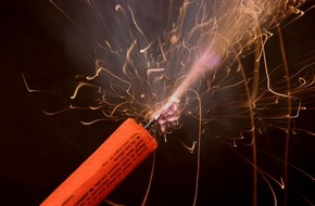 Hauptzollamt Darmstadt: HZA-DA: Zoll warnt vor Gefahren bei Silvesterfeuerwerk - Schon beim Kauf auf Sicherheit achten