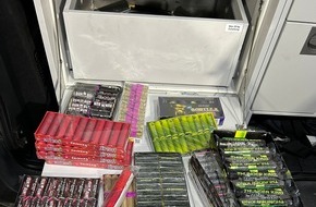 Hauptzollamt Braunschweig: HZA-BS: Zöllner des Hauptzollamts Braunschweig stellen illegale Feuerwerkskörper im Postverkehr sicher / Zoll warnt vor Gefahren bei Silvesterfeuerwerk