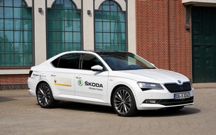 Skoda Auto Deutschland GmbH: SKODA fährt die Stars zur 'Goldenen Henne' (FOTO)