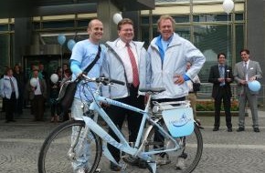 Innogy SE: E-Bikes on Tour: Tim ist am Ziel! / RWE Rheinland Westfalen Netz-Mitarbeiter radelte rund 1.200 km auf einem E-Bike (mit Bild)