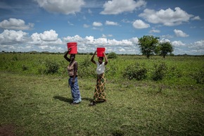 Weltwassertag 22.03.2026: Hamburger Aid by Trade Foundation verbessert die Trinkwasserversorgung und Chancengleichheit für Mädchen in Afrika