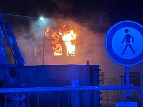 FW Menden: Sirenenalarm - Feuer in leerstehendem Gebäude