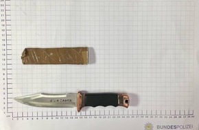 Bundespolizeidirektion Sankt Augustin: BPOL NRW: Mit 13 cm langer Klinge - Bundespolizisten stellen 20-Jährigen mit Messer