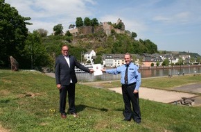 Polizeidirektion Trier: POL-PDTR: Polizeiinspektion Saarburg begrüßt acht neue Polizeibeamtinnen und -beamte/ Verabschiedung eines Beamten