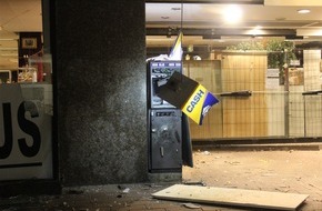Polizei Duisburg: POL-DU: Altstadt: Geldautomat gesprengt - Polizei sucht Zeugen