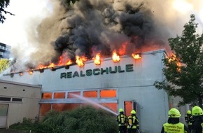 Feuerwehr Olpe: FW-OE: Großbrand an der Olper Realschule