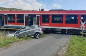 Bundespolizeiinspektion Trier: BPOL-TR: Regionalbahn erfasst PKW - keine Verletzten
