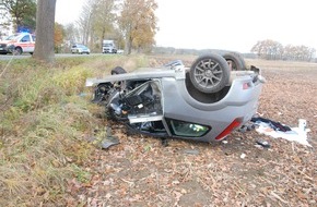 Polizeiinspektion Celle: POL-CE: Bröckel - Autofahrer bei Unfall schwer verletzt