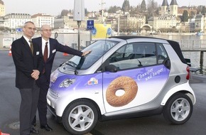 HUG AG: A Lucerne, Franz Steinegger et Miss Suisse 2000 ont donné le coup d'envoi du HUG CHARITY TOUR